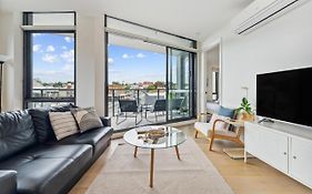 Long Bookings Welcome - Light Filled 2Br Apt With Balcony